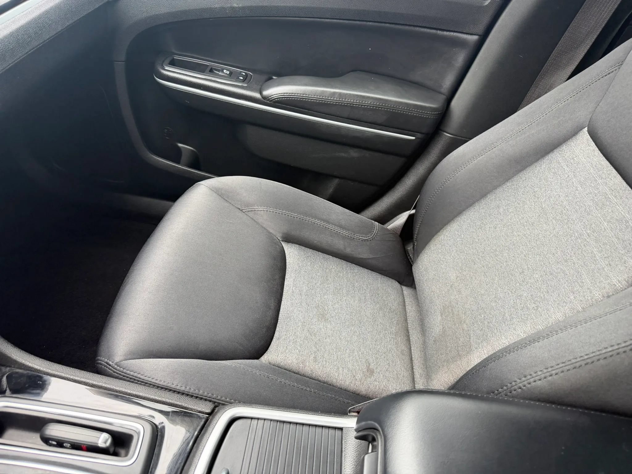 Used 2023 Chrysler 300 Touring w/ Sport Appearance Package RWD image 13