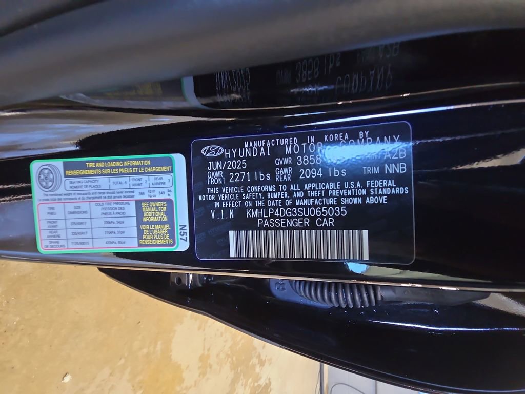 Certified 2025 Hyundai Elantra Limited image 36