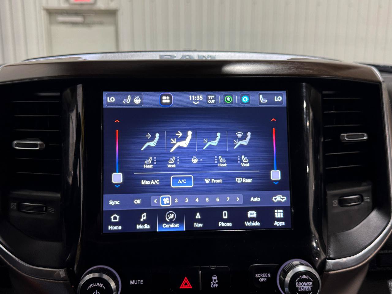Used 2022 RAM 3500 Laramie AWD/4WD image 46