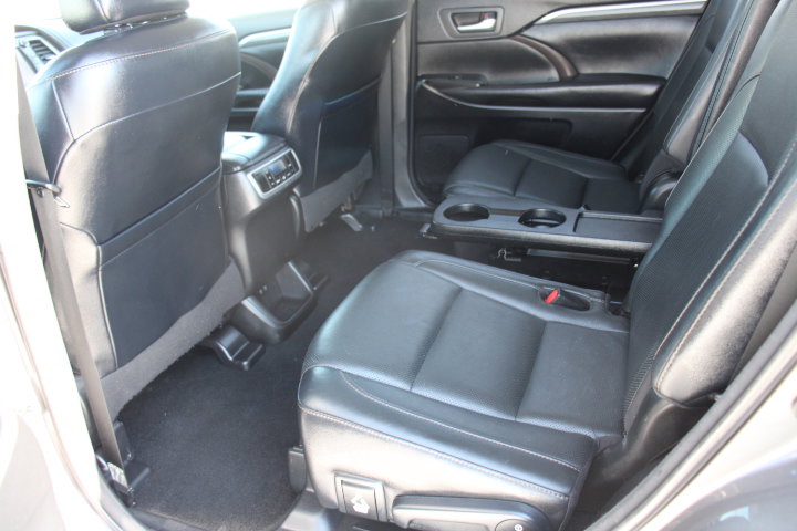 Used 2018 Toyota Highlander Limited image 16