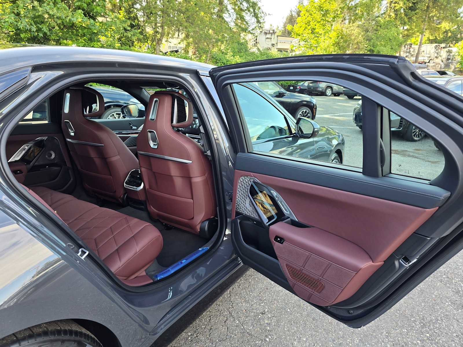 New 2025 BMW 750e xDrive 750e xDrive w/ Executive Package image 13