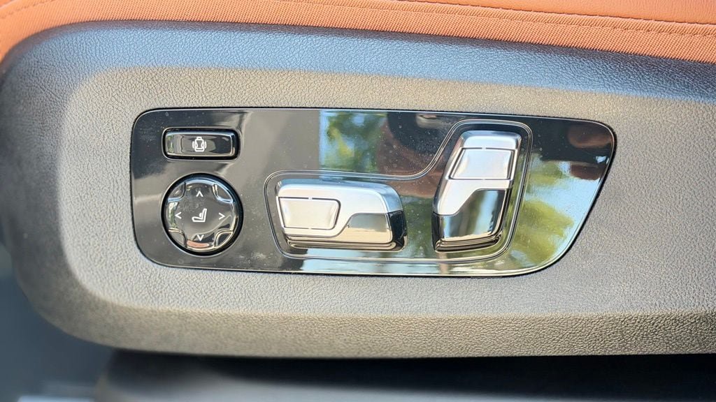 New 2027 BMW X7 xDrive40i w/ M Sport Package AWD/4WD image 18