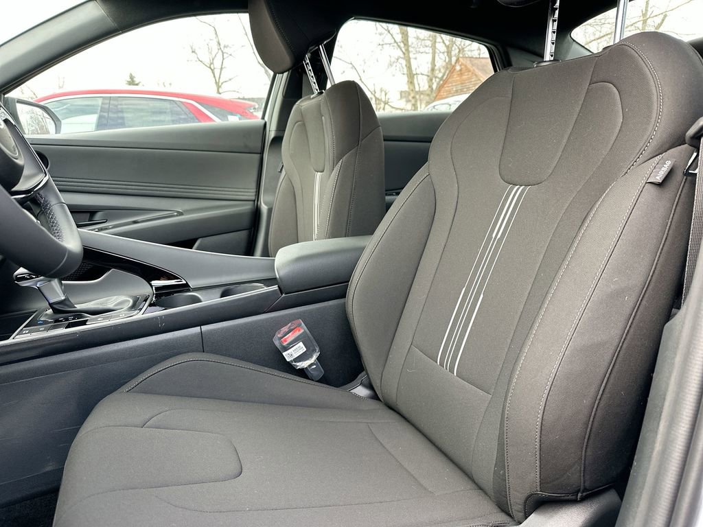 Used 2025 Hyundai Elantra SEL image 29