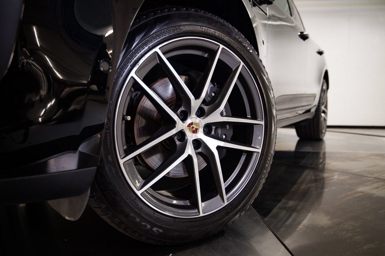 Certified 2023 Porsche Macan AWD/4WD image 12