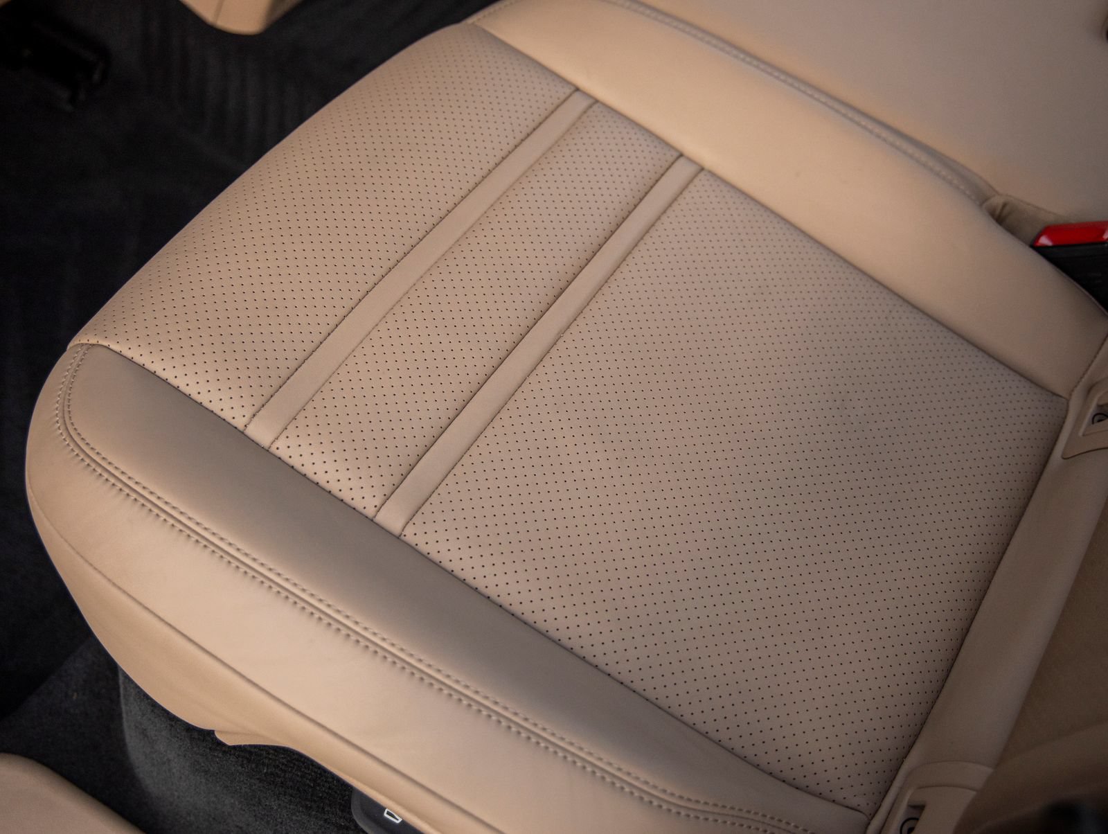 Certified 2023 Porsche Cayenne AWD/4WD image 34