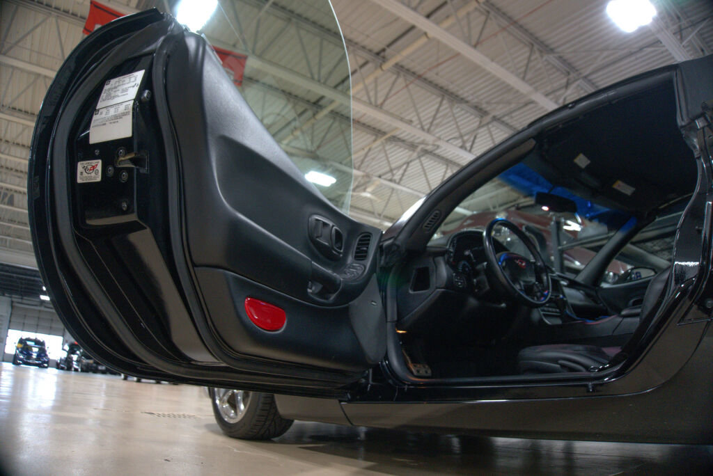 Used 2002 Chevrolet Corvette Convertible w/ Preferred Equipment Group2 image 35