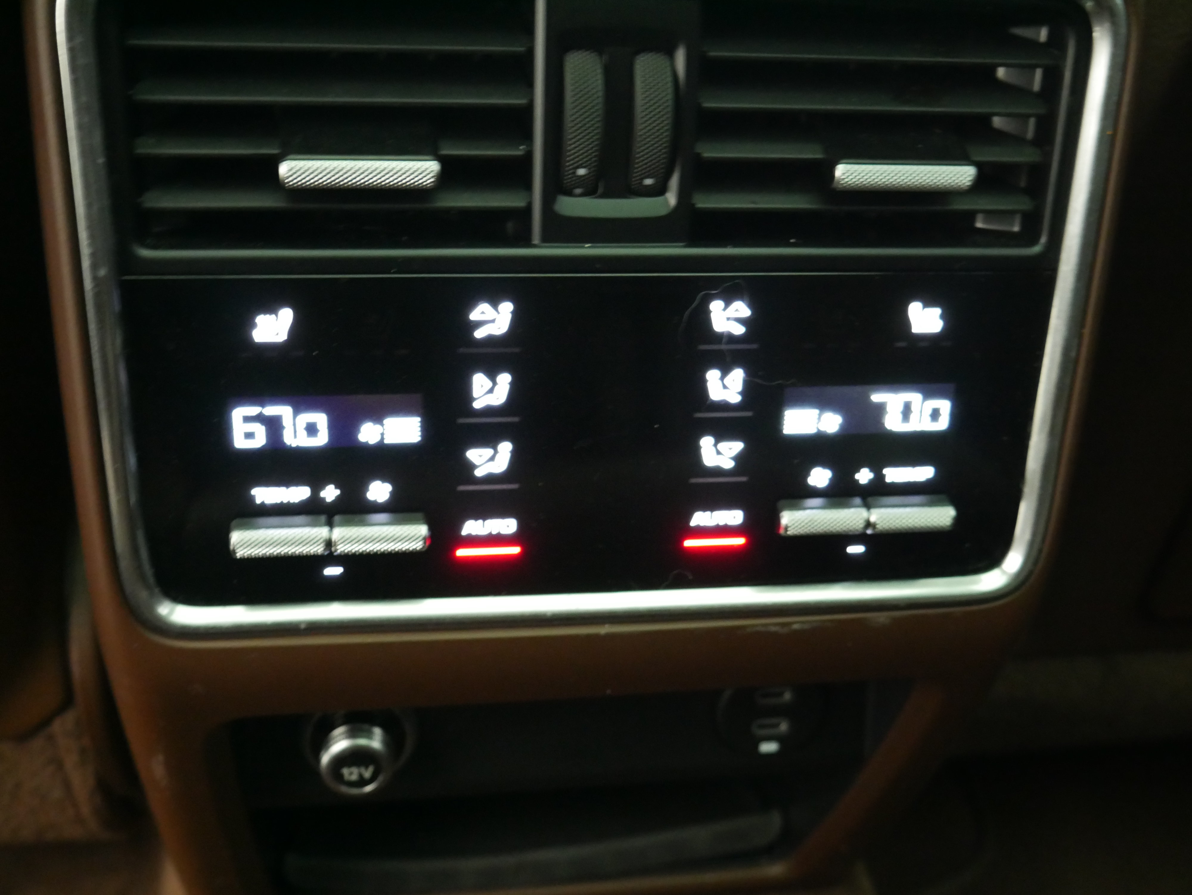Certified 2023 Porsche Cayenne Turbo AWD/4WD image 30