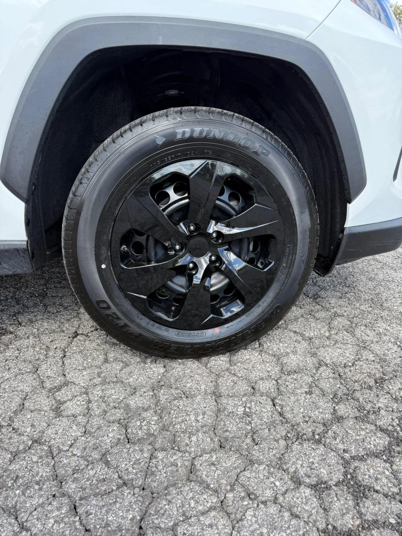 Used 2021 Toyota RAV4 LE image 29