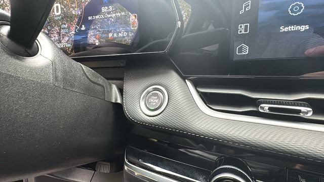 Used 2025 Chevrolet Equinox LT AWD/4WD image 16