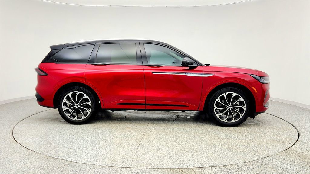 Used 2025 Lincoln Nautilus Reserve image 4