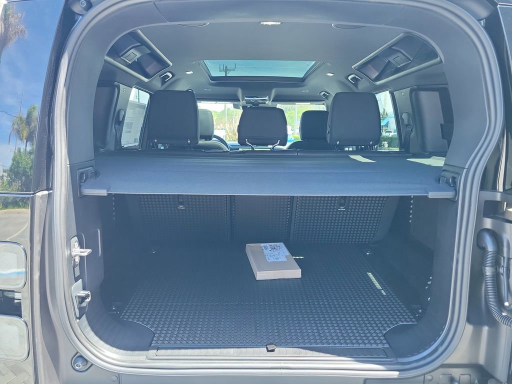 New 2026 Land Rover Defender 110 X-Dynamic SE AWD/4WD image 11
