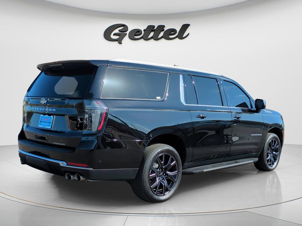 Used 2025 Chevrolet Suburban Premier image 4