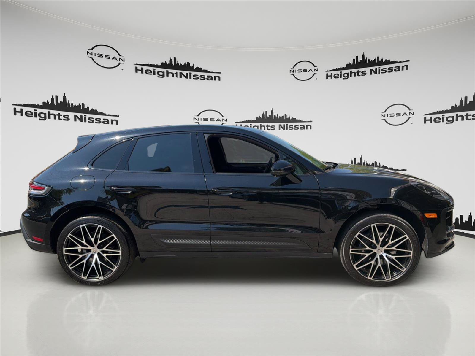 Used 2023 Porsche Macan Turbo AWD/4WD image 6
