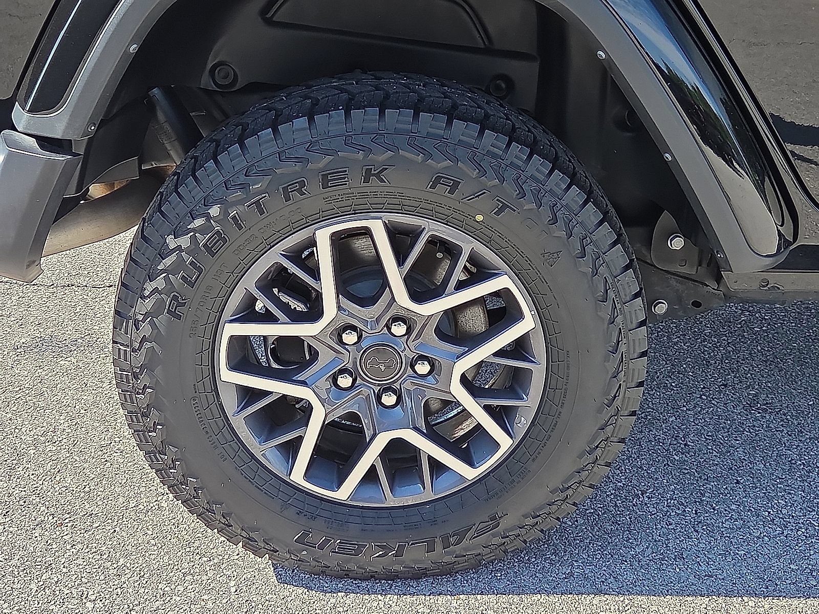 Used 2025 Jeep Wrangler Unlimited Sahara AWD/4WD image 7