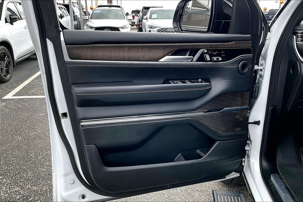 Used 2024 Jeep Grand Wagoneer L 4WD image 25