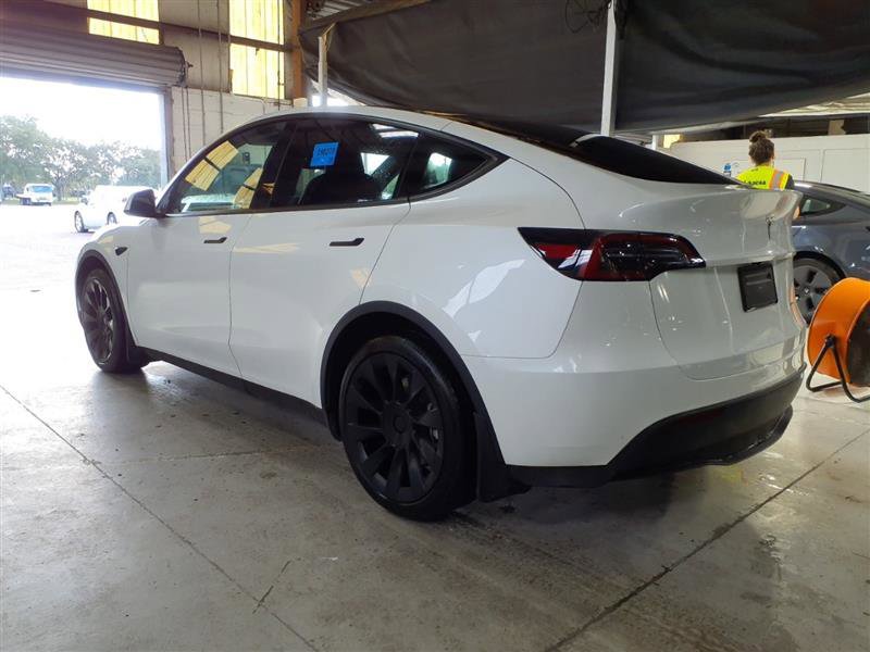 Used 2025 Tesla Model Y Long Range image 4