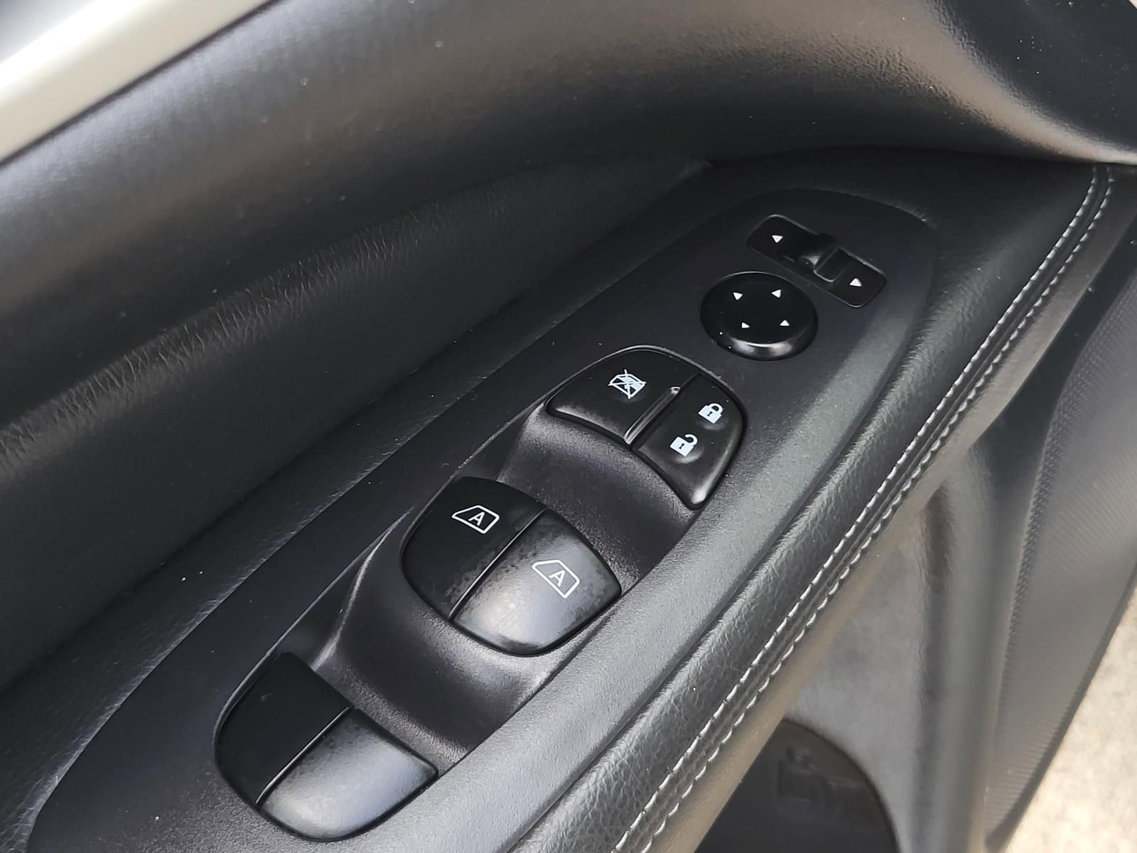 Used 2020 Nissan Pathfinder SL image 21