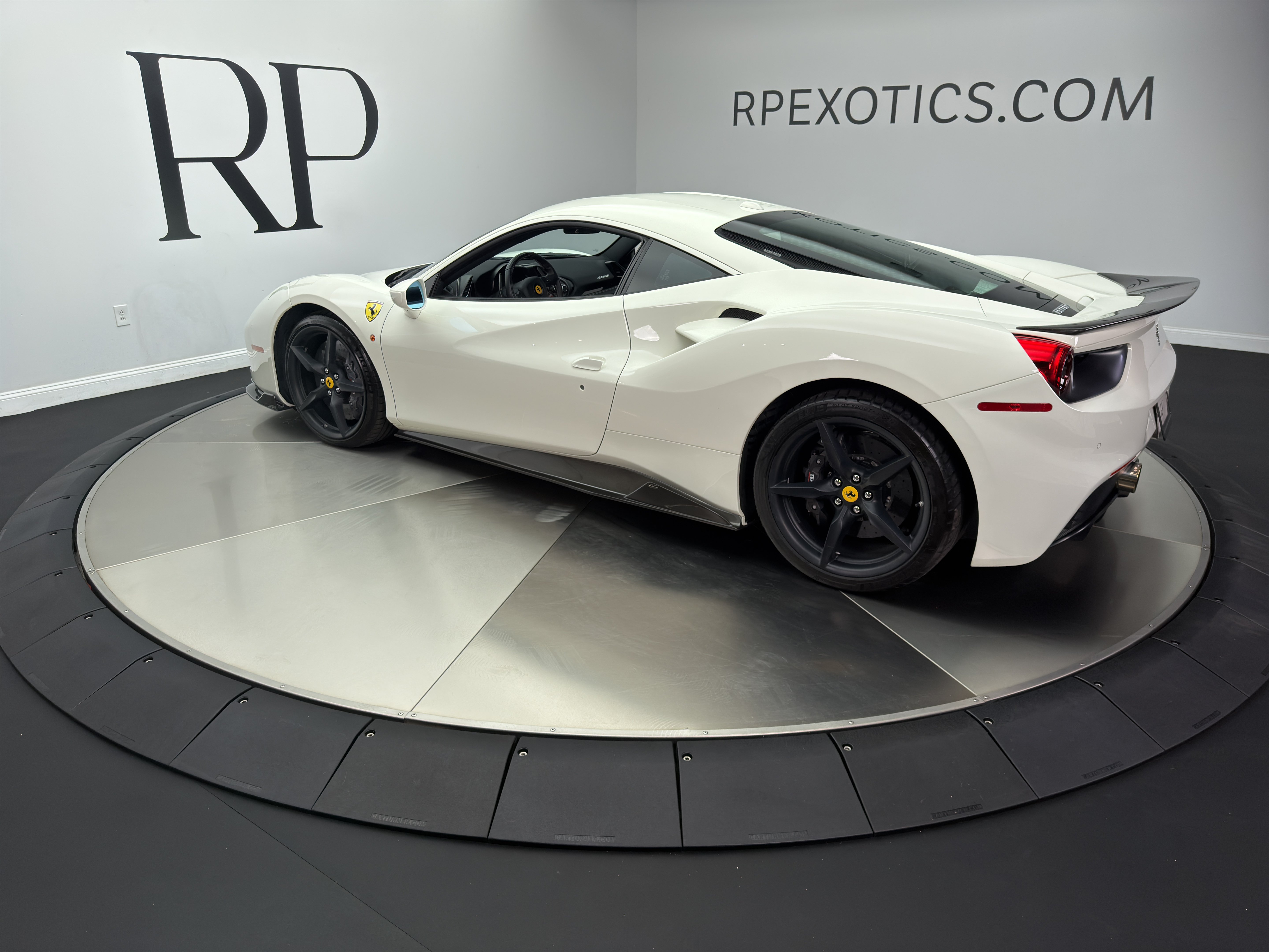 Used 2019 Ferrari 488 GTB RWD image 8