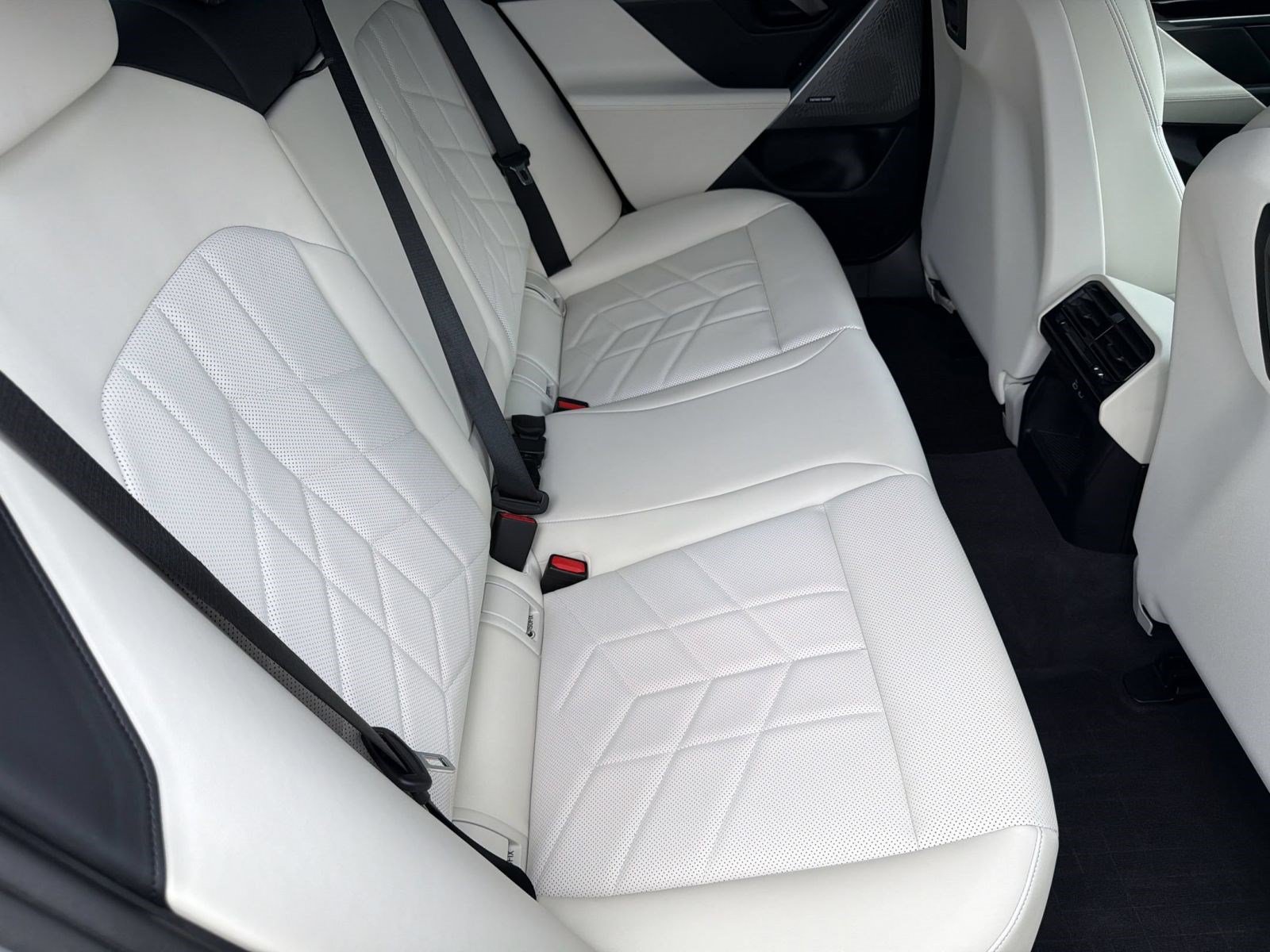Used 2024 BMW 530i w/ M Sport Package RWD image 32