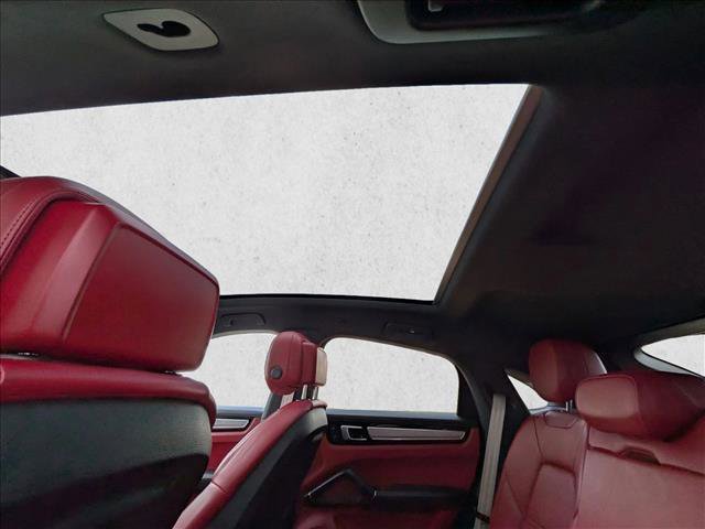 Used 2023 Porsche Cayenne Platinum Edition image 19