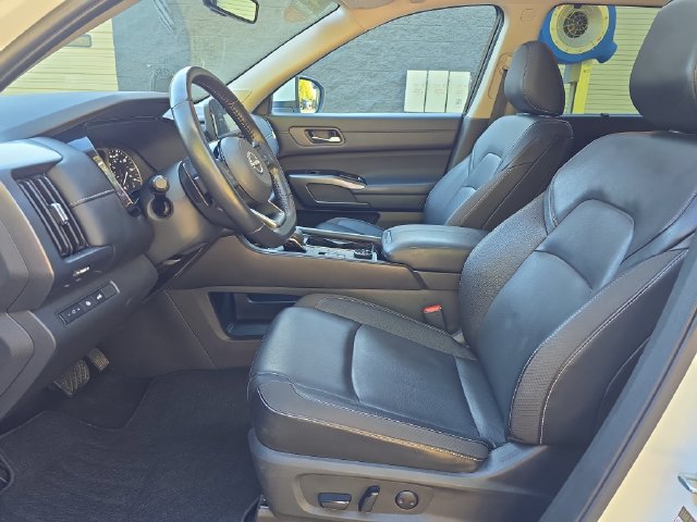 Used 2024 Nissan Pathfinder SL w/ SL Premium Package AWD/4WD image 11