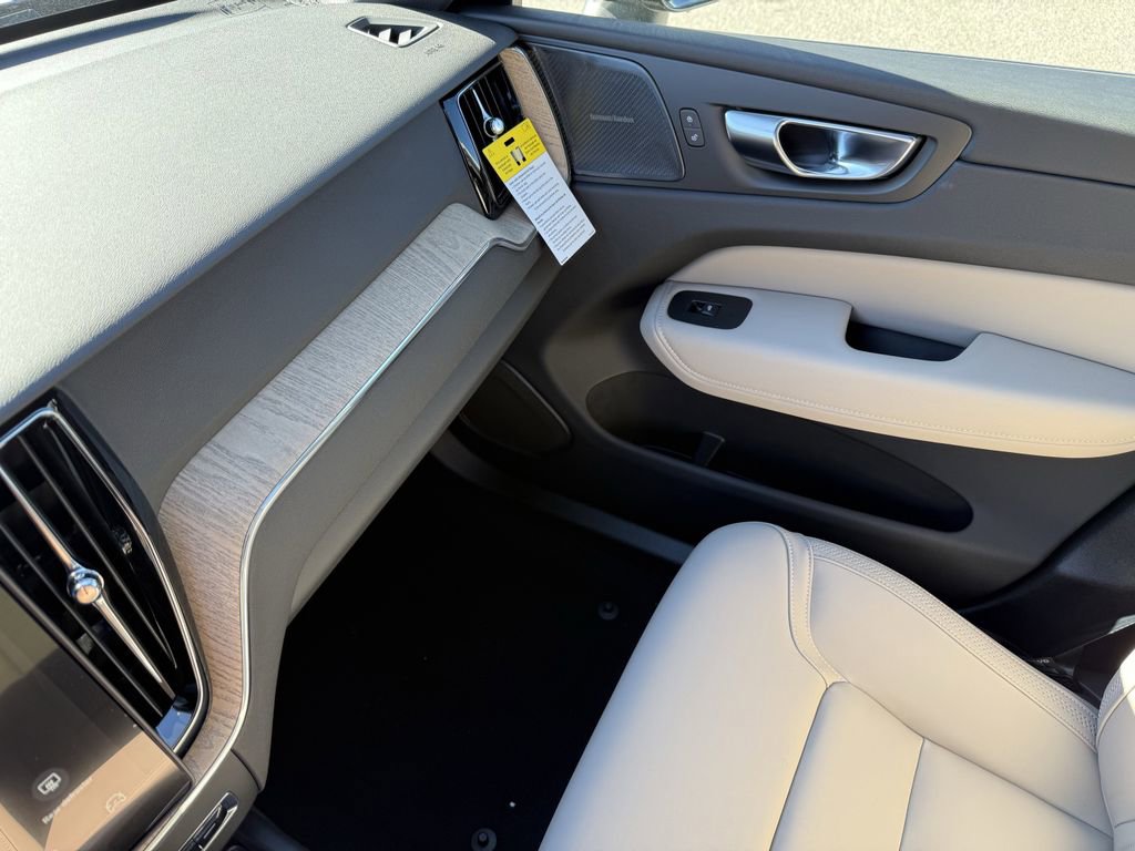 New 2026 Volvo XC60 B5 Plus w/ Climate Package image 25