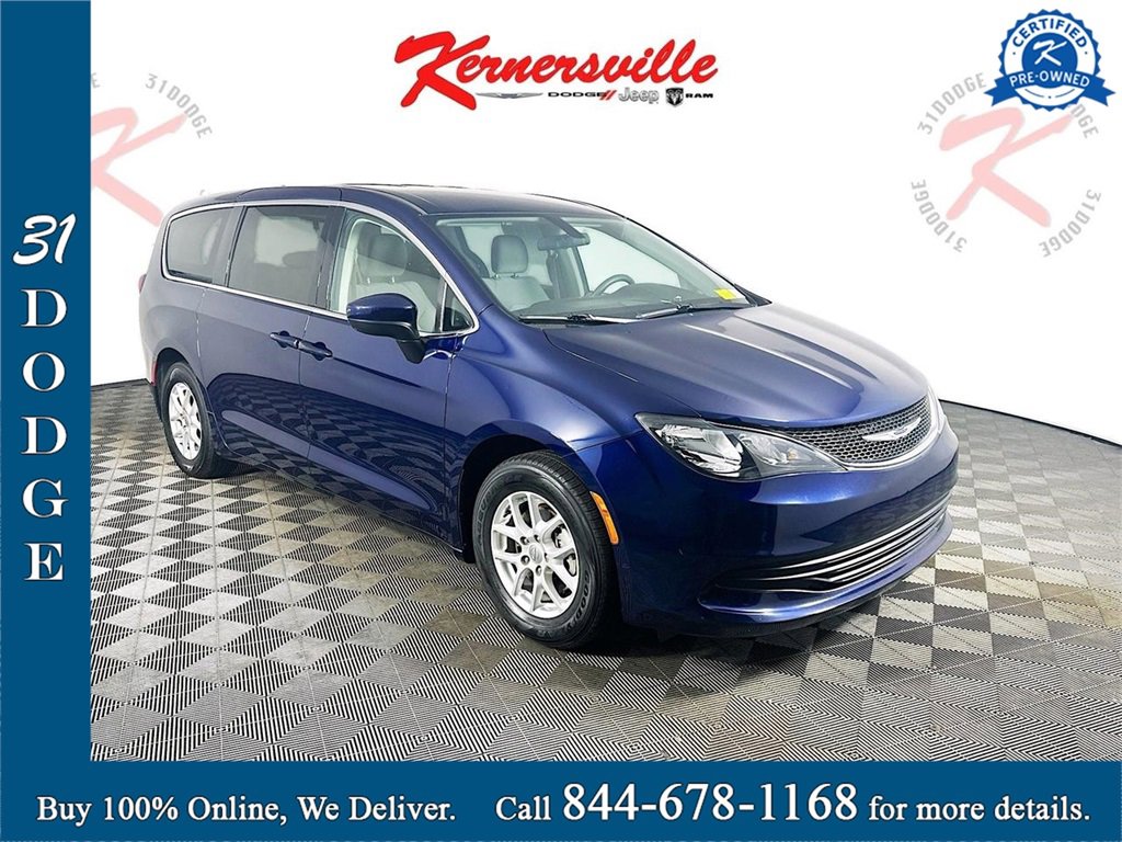 Used 2020 Chrysler Voyager LX image 1