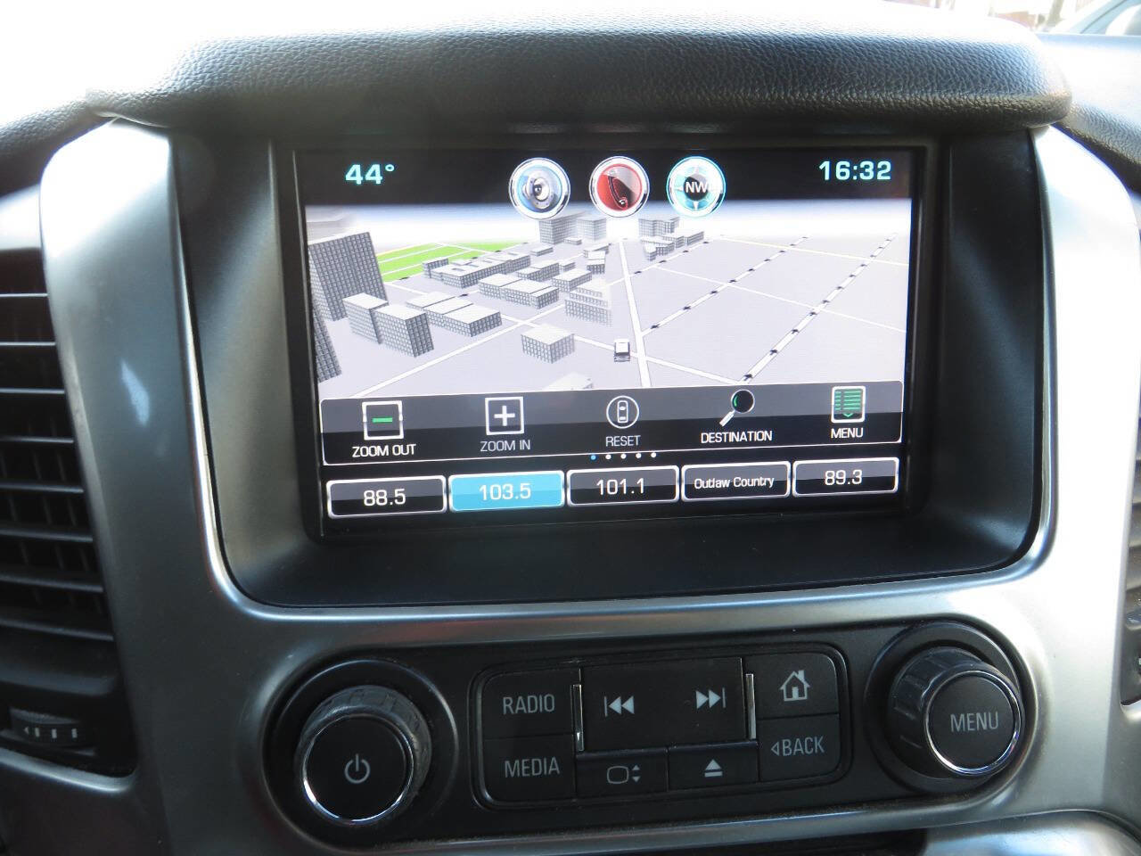 Used 2015 Chevrolet Suburban LT AWD/4WD image 18