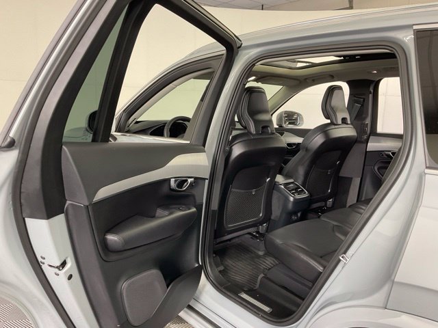 Certified 2025 Volvo XC90 B5 Core w/ Protection Package Premier AWD/4WD image 32
