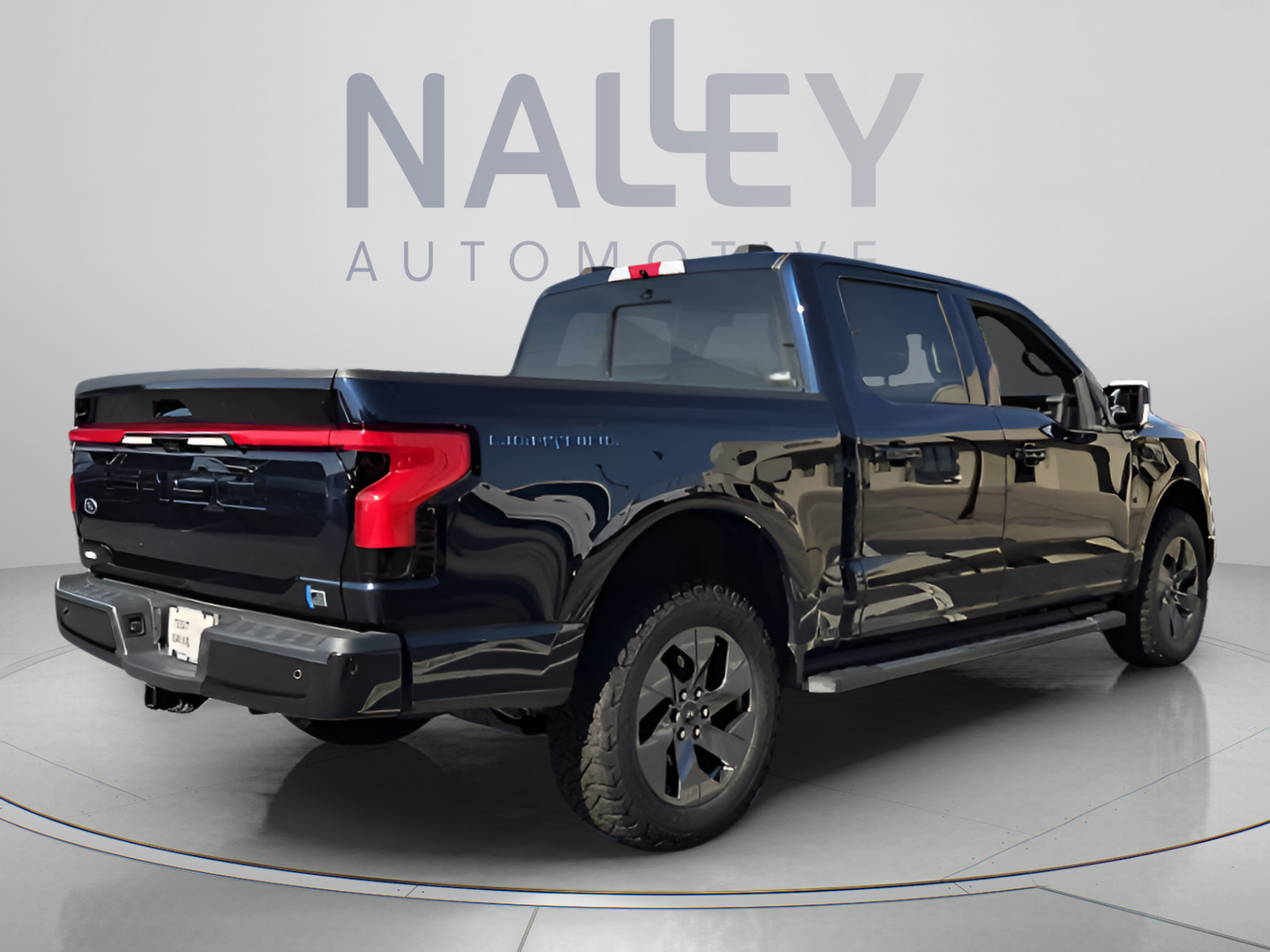 Used 2023 Ford F150 Lightning Lariat AWD/4WD image 5