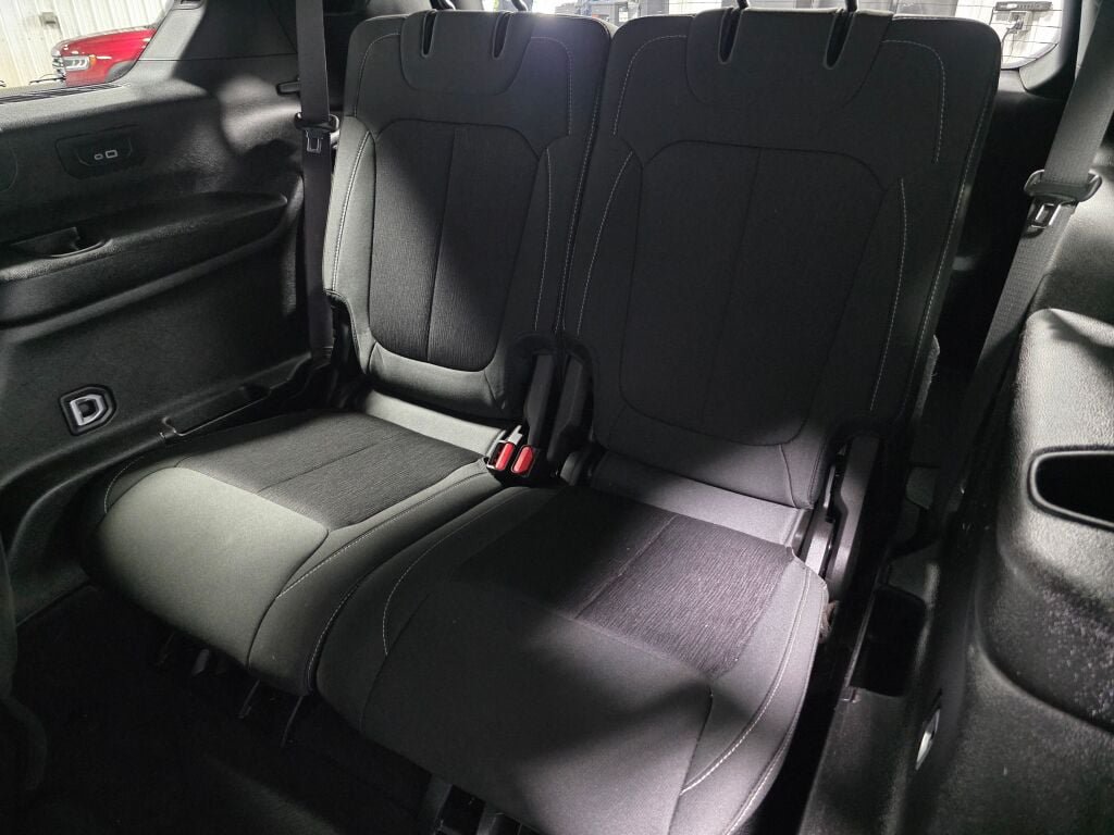Used 2024 Jeep Grand Cherokee L Laredo w/ Luxury Tech Group I AWD/4WD image 11