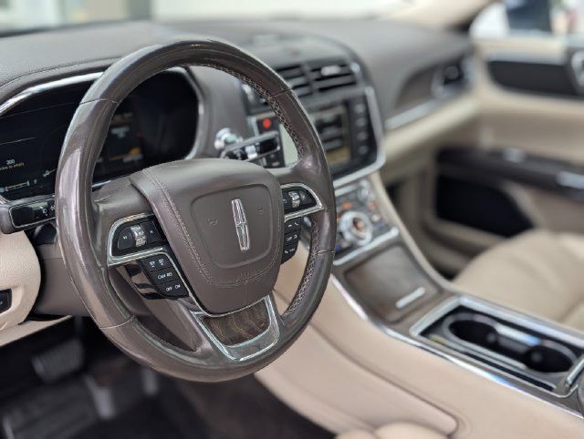 Used 2017 Lincoln Continental Select w/ Climate Package AWD/4WD image 11