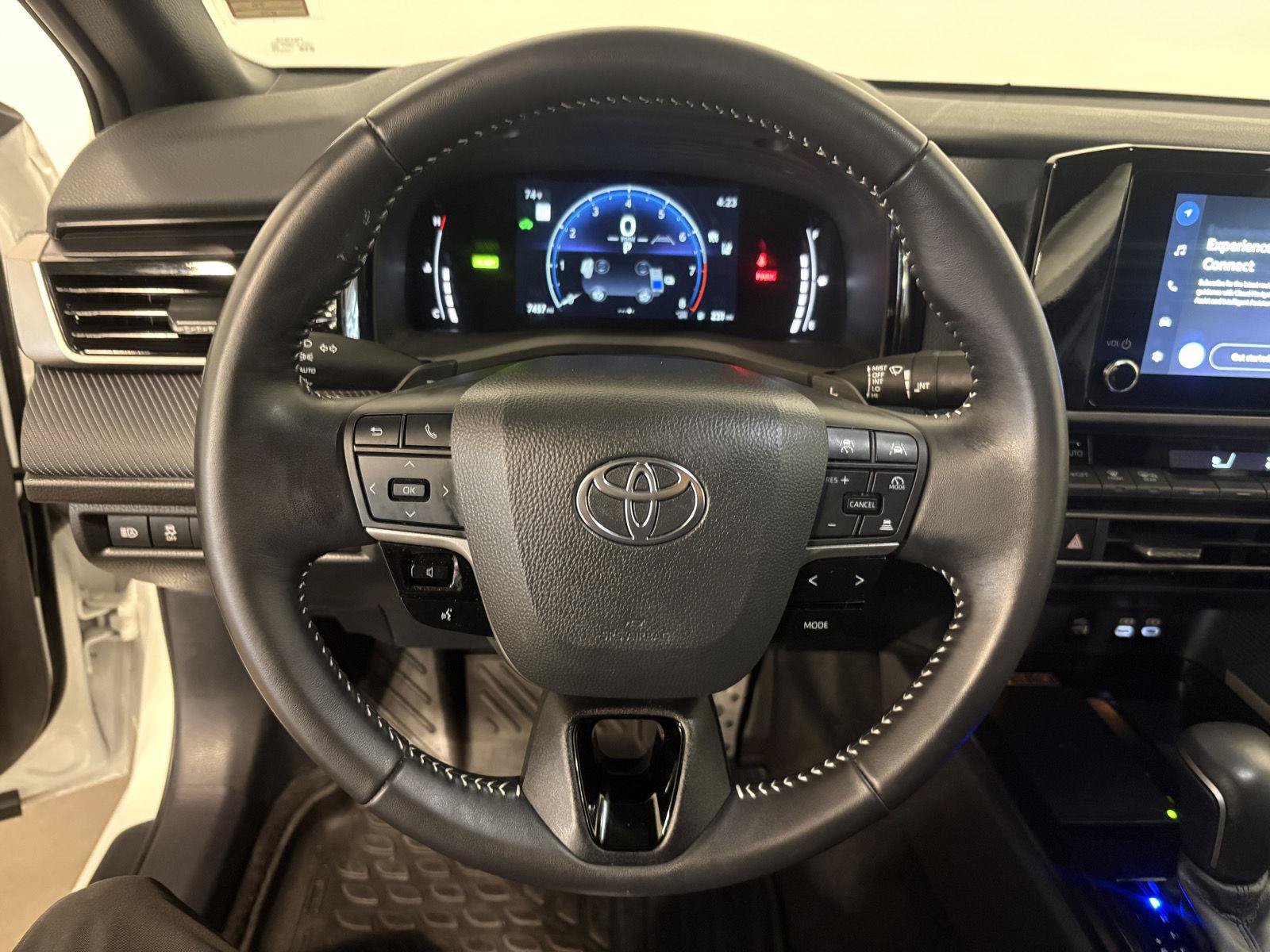 Used 2025 Toyota Camry SE FWD image 19