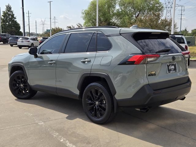 Used 2021 Toyota RAV4 XLE Premium FWD image 4
