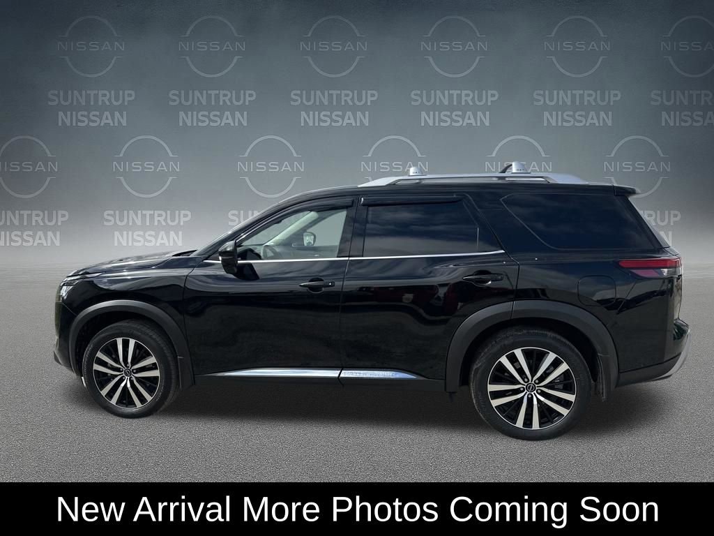 Used 2025 Nissan Pathfinder Platinum image 3
