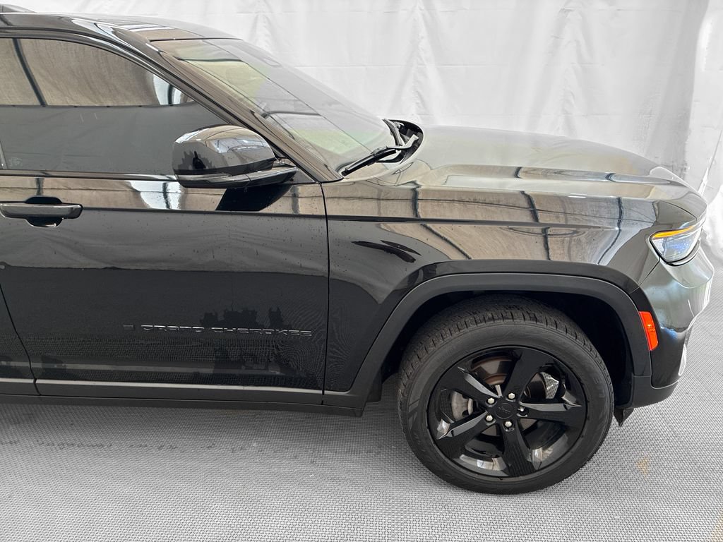 Used 2023 Jeep Grand Cherokee Altitude AWD/4WD image 9