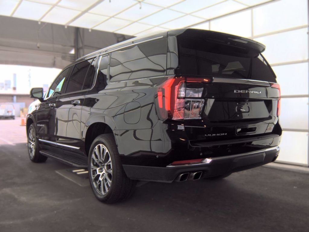 Used 2025 GMC Yukon XL Denali AWD/4WD image 3