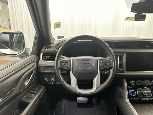 Used 2022 GMC Yukon XL Denali AWD/4WD image 13