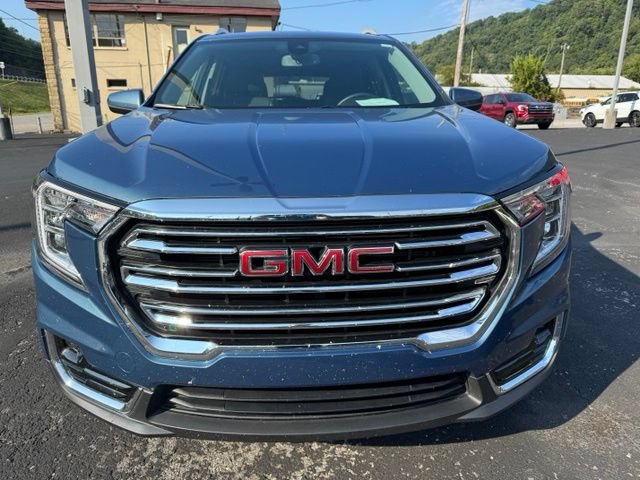 Used 2024 GMC Terrain SLT FWD image 2