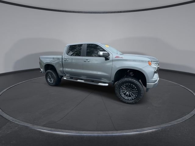 Used 2025 Chevrolet Silverado 1500 LT image 3