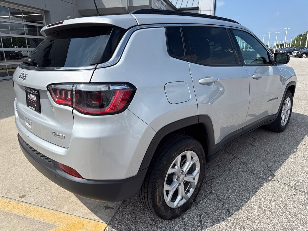 Used 2024 Jeep Compass Latitude AWD/4WD image 5