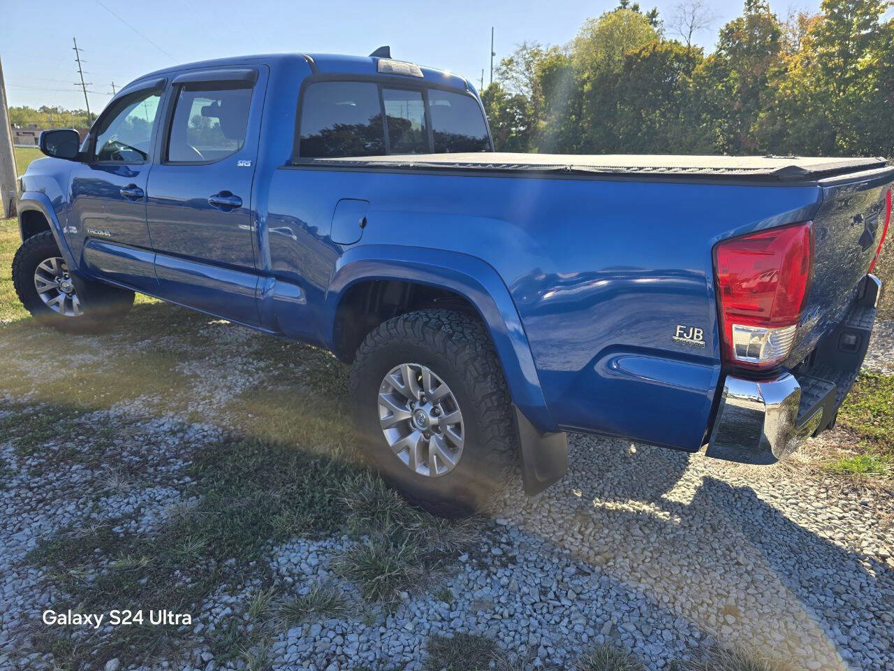 Used 2017 Toyota Tacoma TRD Sport image 8