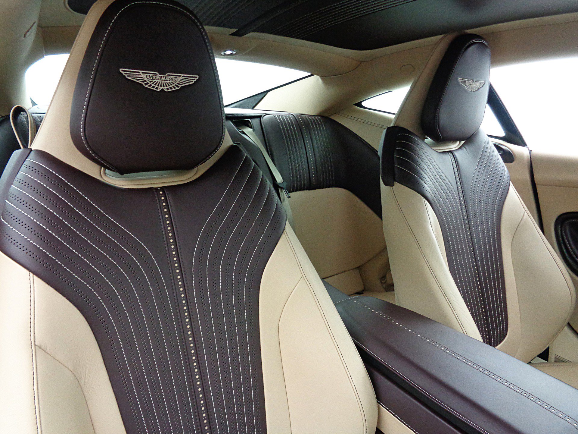 Used 2018 Aston Martin DB11 V12 image 23