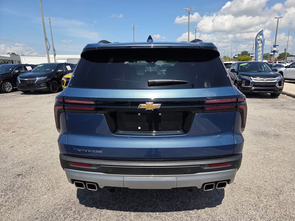 Used 2025 Chevrolet Traverse LT FWD image 11