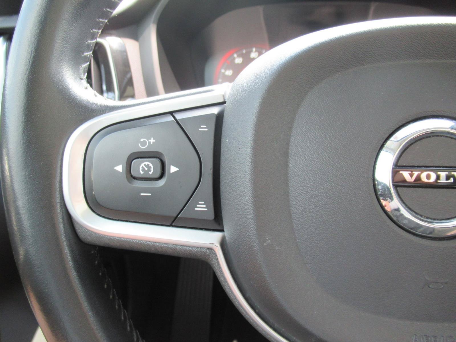Used 2021 Volvo S60 T5 Momentum FWD image 24