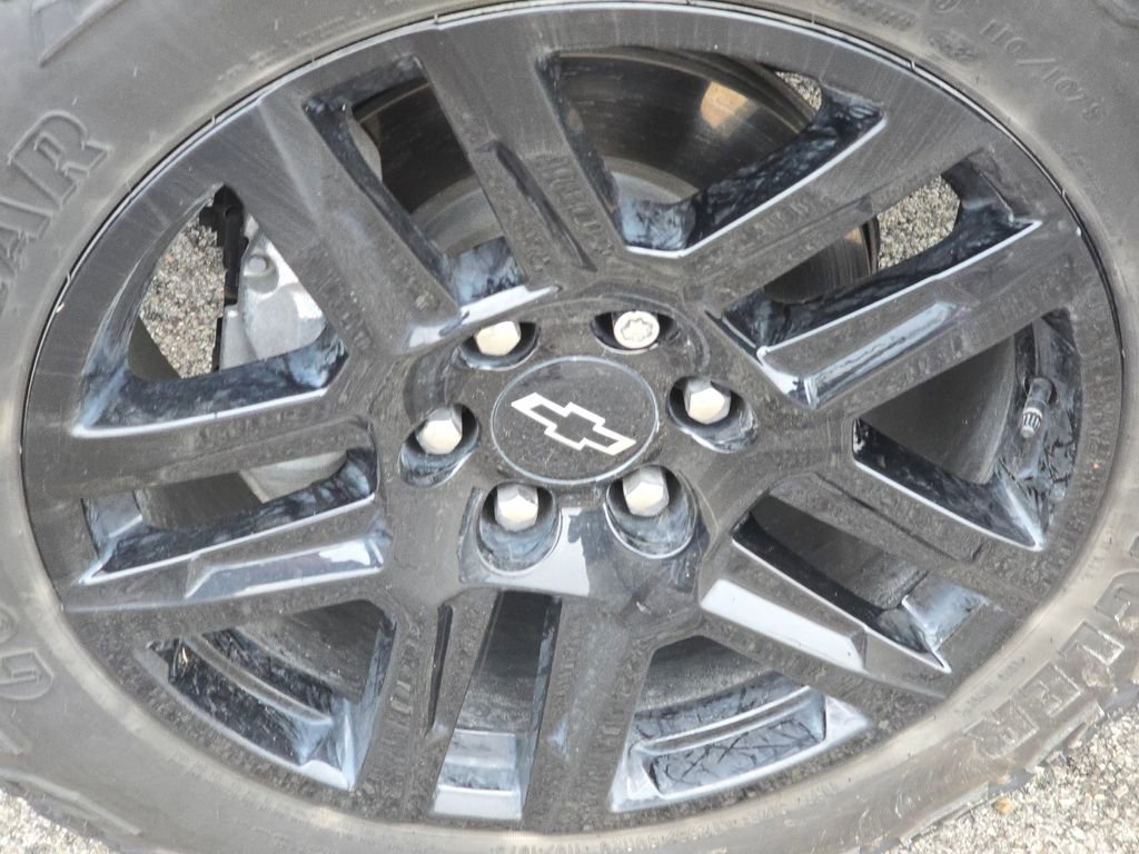 Used 2023 Chevrolet Silverado 1500 Custom Trail Boss w/ LPO, Dark Essentials Package image 13