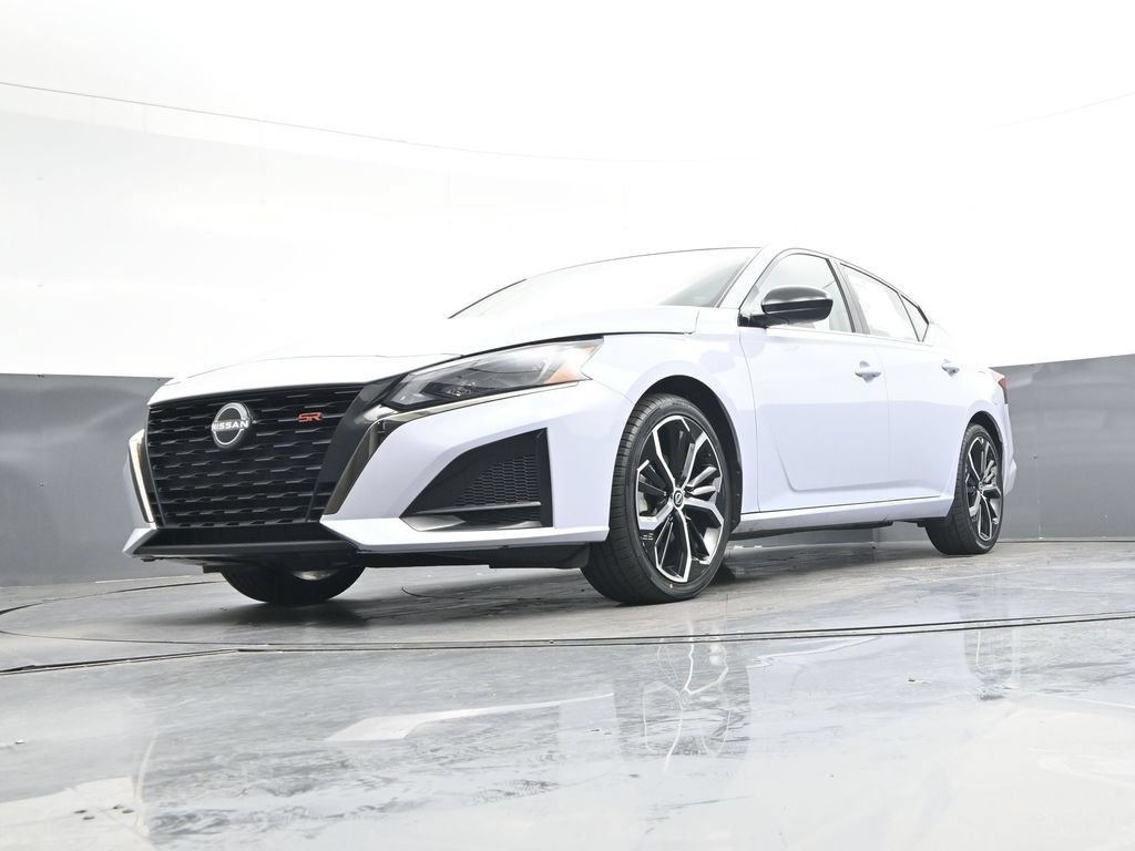 Used 2025 Nissan Altima 2.5 SR FWD image 40