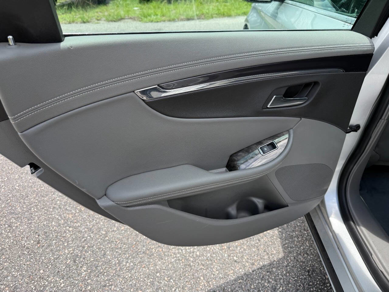 Used 2015 Chevrolet Impala LTZ FWD image 40