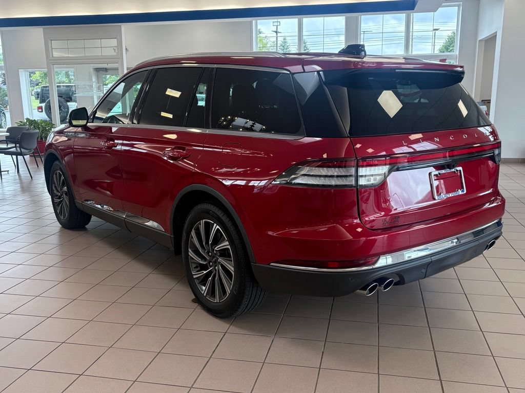 Used 2025 Lincoln Aviator AWD w/ Equipment Group 101A image 3