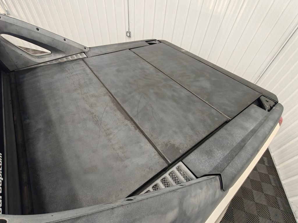 Used 2011 Chevrolet Avalanche LTZ AWD/4WD image 32